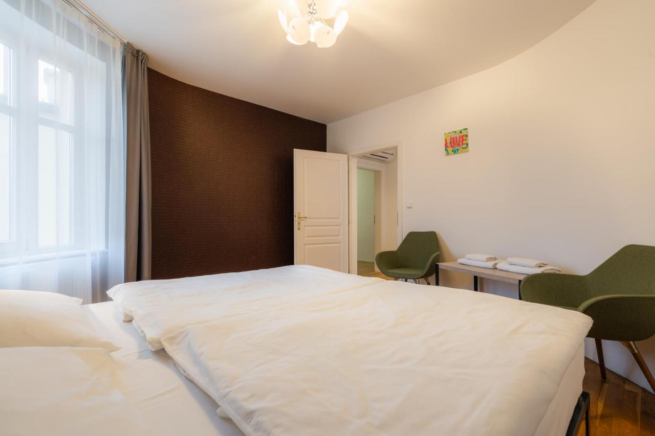 Ea Aparthotel Melantrich Prag Exteriör bild