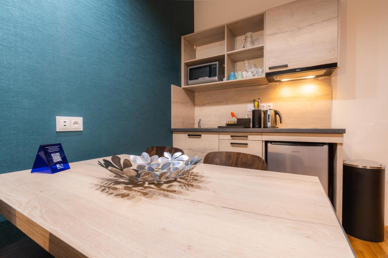 Ea Aparthotel Melantrich Prag Exteriör bild