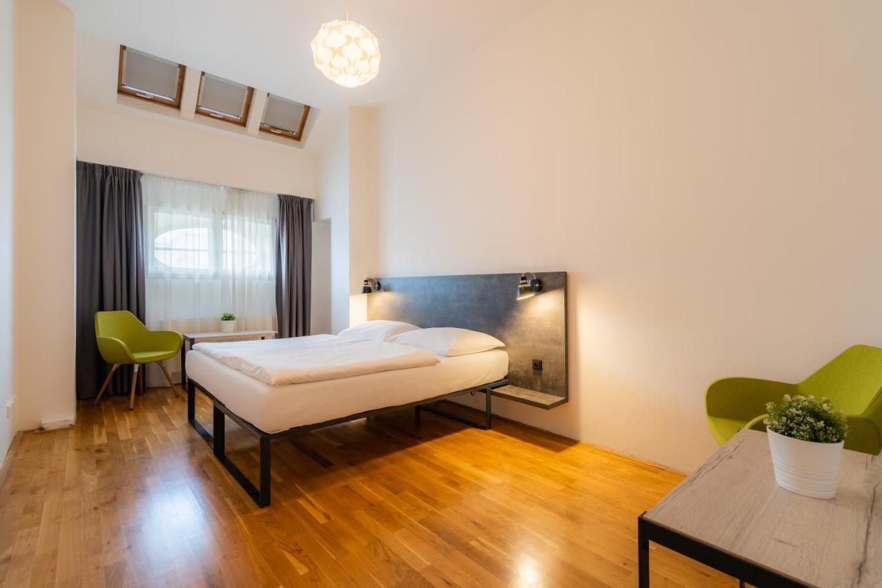 Ea Aparthotel Melantrich Prag Exteriör bild