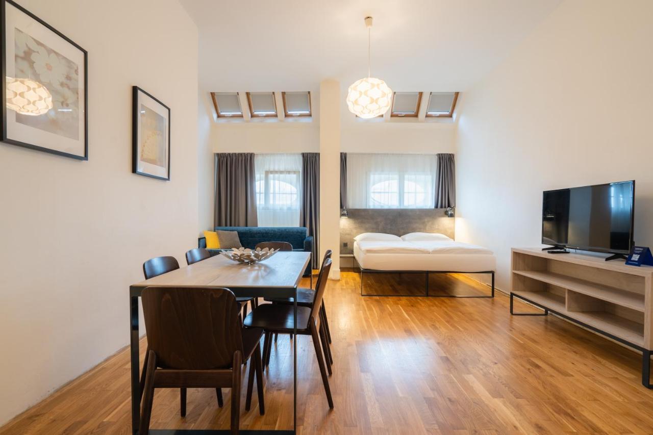 Ea Aparthotel Melantrich Prag Exteriör bild