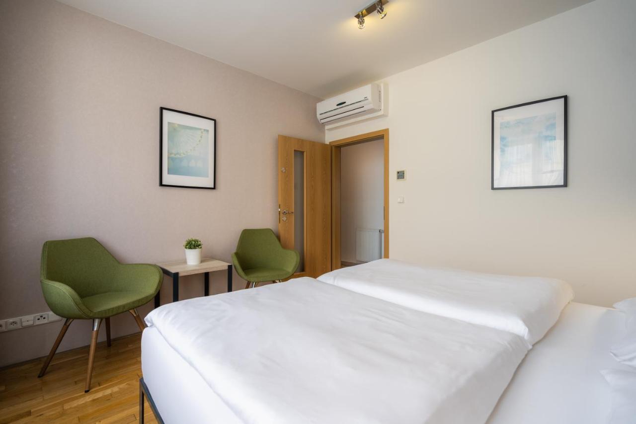 Ea Aparthotel Melantrich Prag Exteriör bild