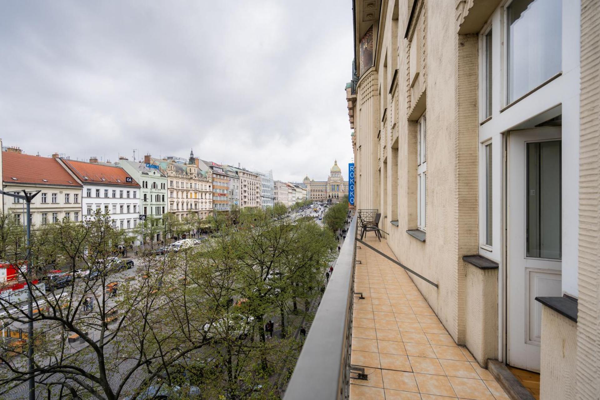 Ea Aparthotel Melantrich Prag Exteriör bild