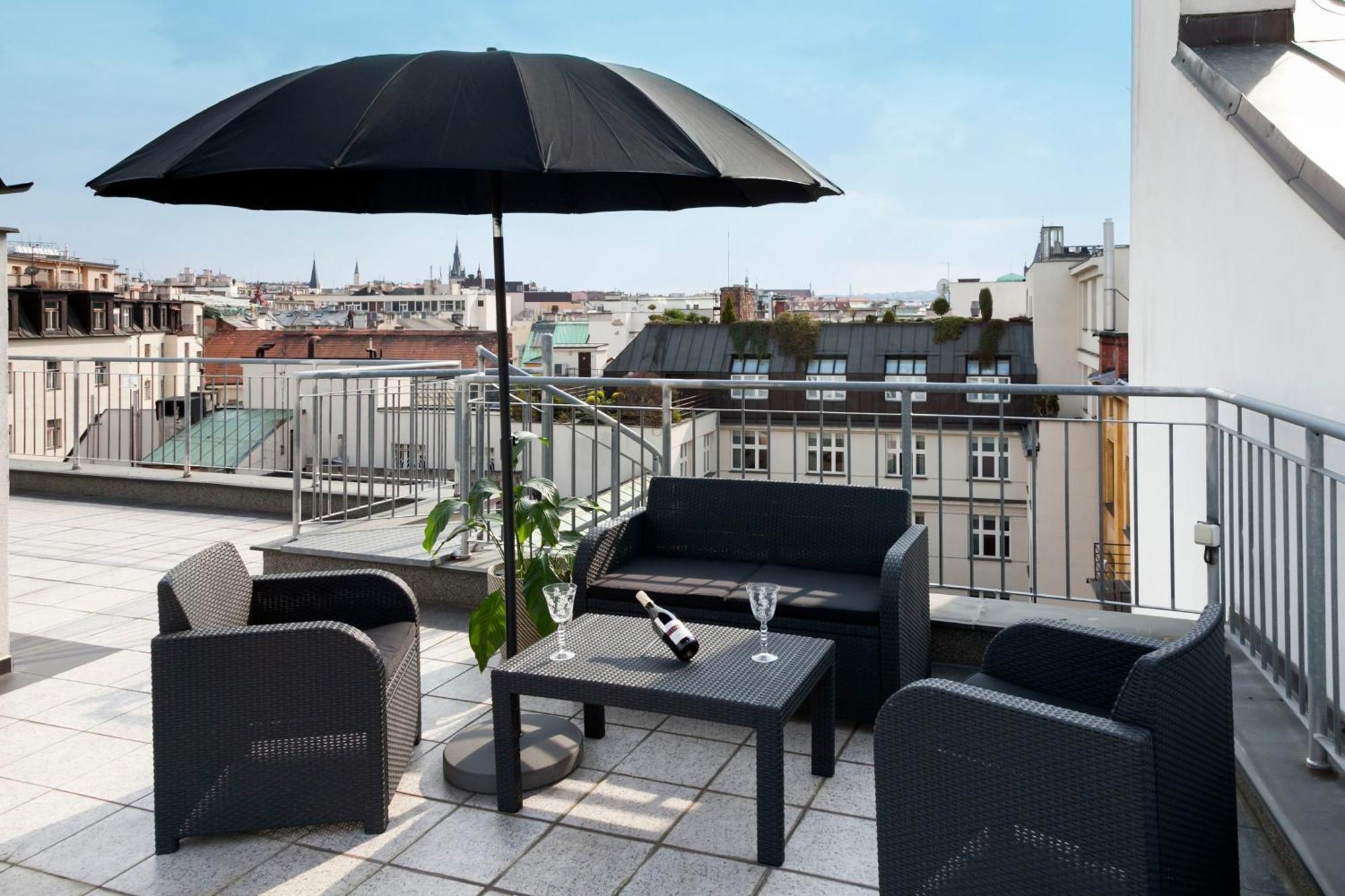 Ea Aparthotel Melantrich Prag Exteriör bild